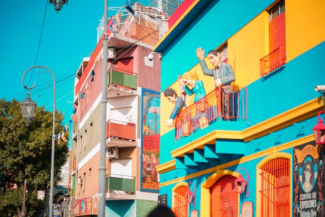 La Boca is famos for its colourful houses and pedestrian street the Caminito where tango dancers perform and tango related memorabilia is sold